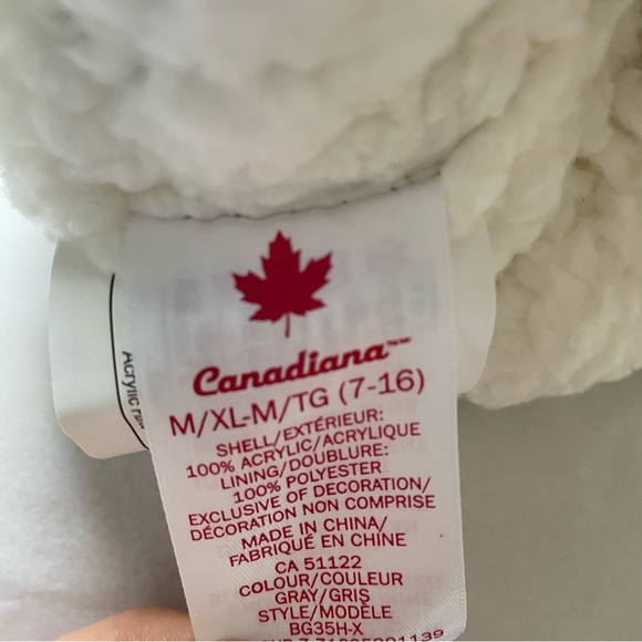 Canadiana Pompom Beanie Hat Sherpa Lined Thick Snow Knit Cap ONE Size, New - Picture 7 of 8